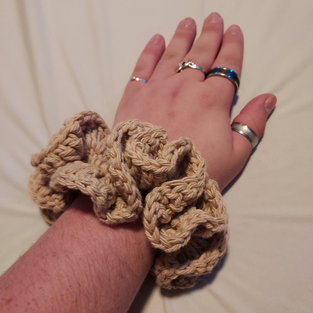 A crochet hair holder - Picture 1 of 1